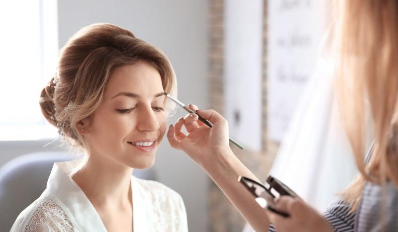 hinh anh truoc va sau khi make up lop nen lam deu mau da